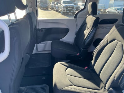 2024 Chrysler Voyager LX