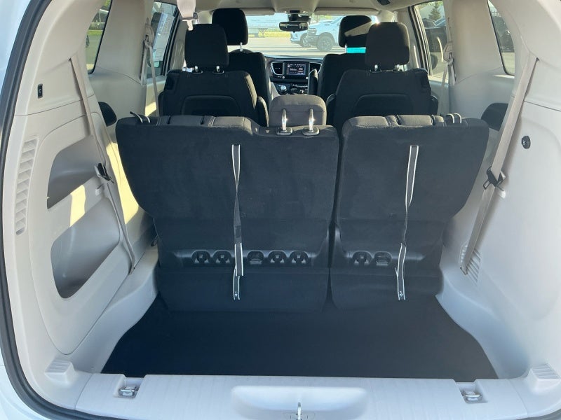 2024 Chrysler Voyager LX
