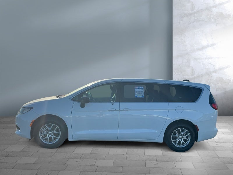 2024 Chrysler Voyager LX