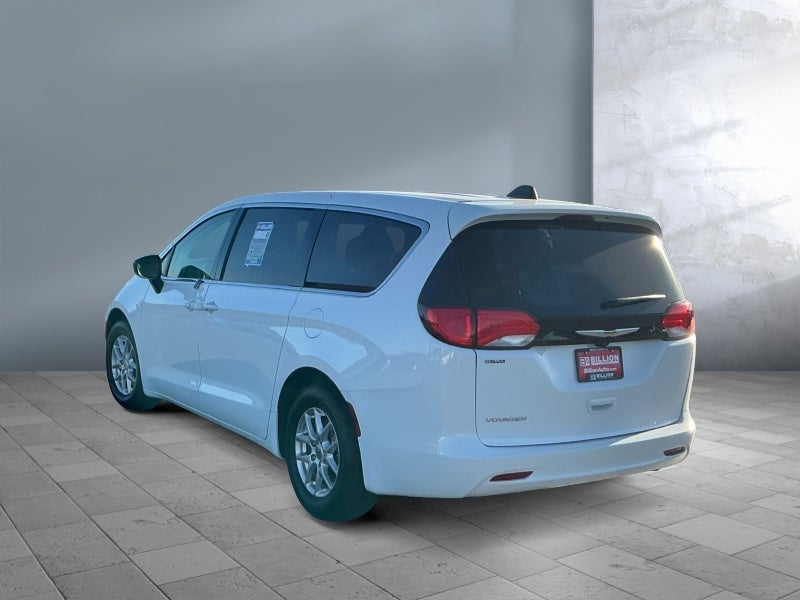 2024 Chrysler Voyager LX