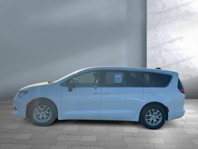 2024 Chrysler Voyager LX