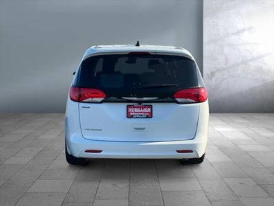 2024 Chrysler Voyager LX