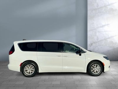 2024 Chrysler Voyager LX