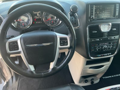 2016 Chrysler Town and Country Touring-L