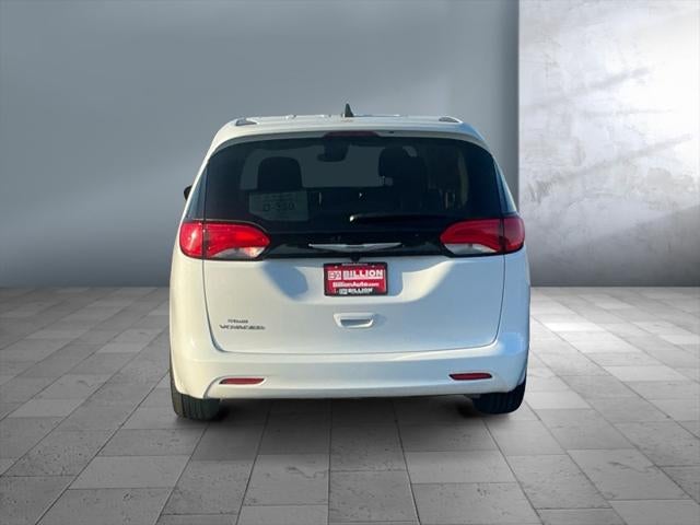 2024 Chrysler Voyager LX