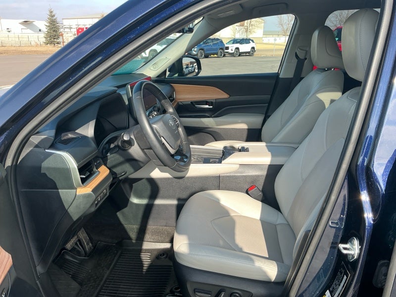 2024 Toyota GRAND HIGHLANDER Limited