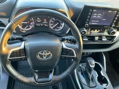 2022 Toyota HIGHLANDER XLE