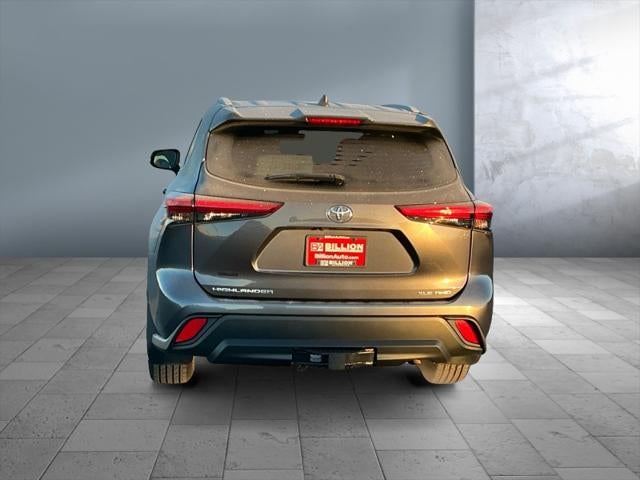 2022 Toyota HIGHLANDER XLE