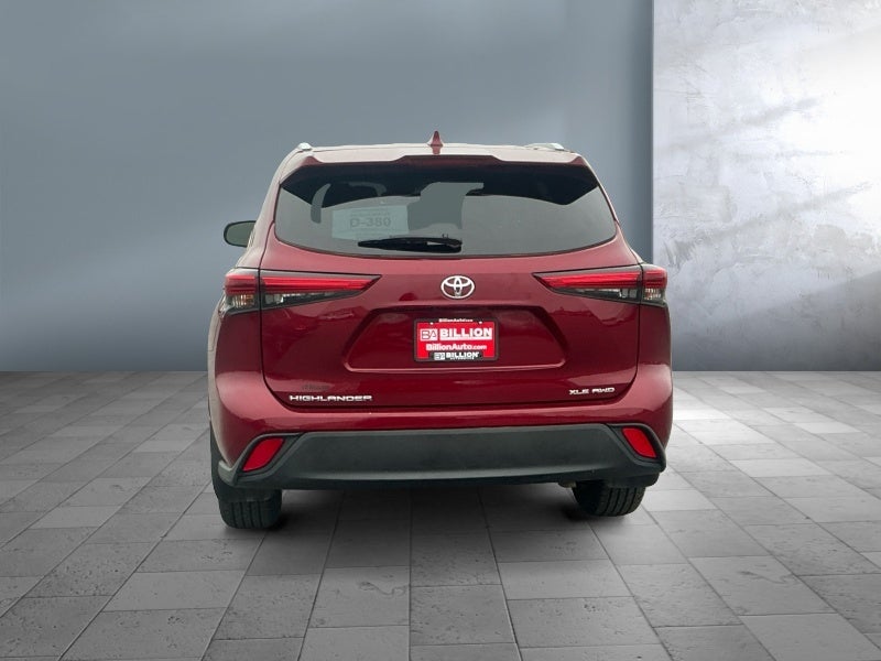 2022 Toyota HIGHLANDER XLE