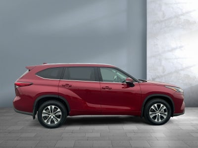 2022 Toyota HIGHLANDER XLE