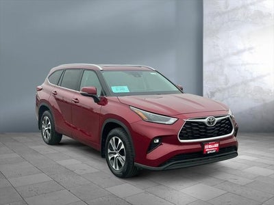 2022 Toyota HIGHLANDER XLE