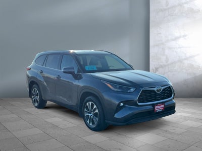 2022 Toyota HIGHLANDER XLE