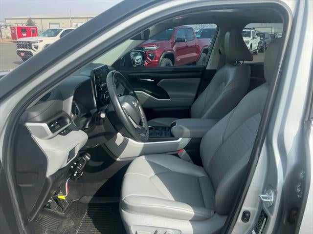 2022 Toyota HIGHLANDER XLE