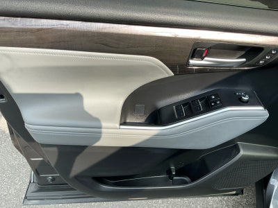2023 Toyota Highlander Platinum