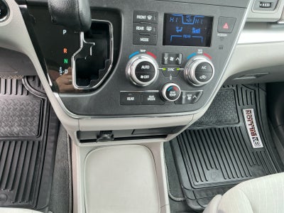 2019 Toyota SIENNA LE 3.5L LE