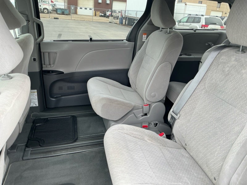 2019 Toyota SIENNA LE 3.5L LE