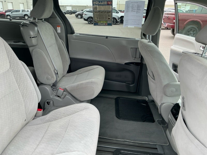 2019 Toyota SIENNA LE 3.5L LE