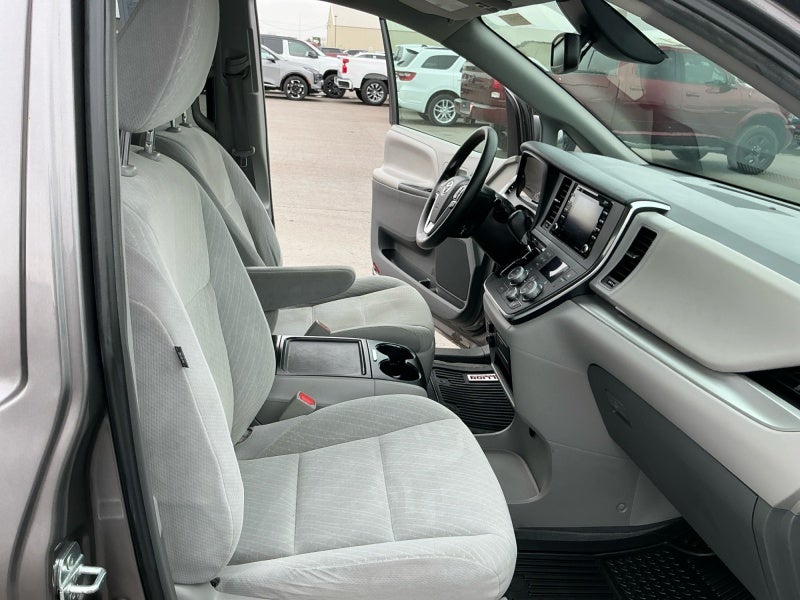 2019 Toyota SIENNA LE 3.5L LE
