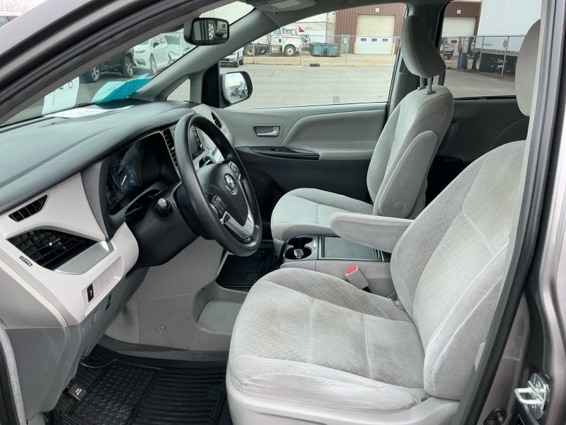 2019 Toyota SIENNA LE 3.5L LE