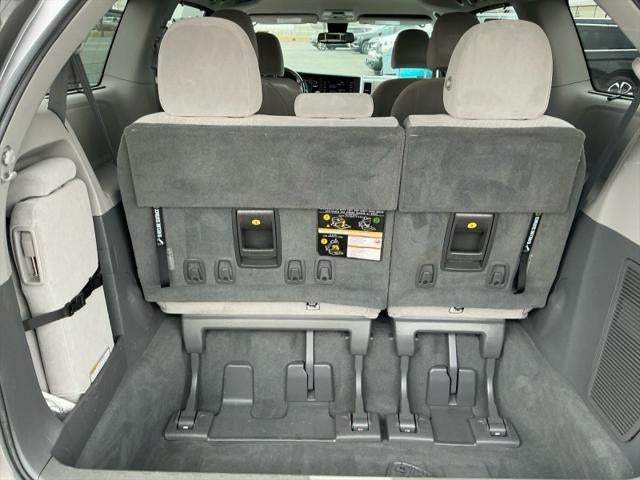 2019 Toyota SIENNA LE 3.5L LE