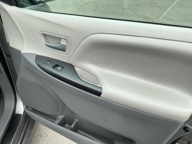 2019 Toyota SIENNA LE 3.5L LE