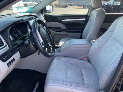 2019 Toyota Highlander LE