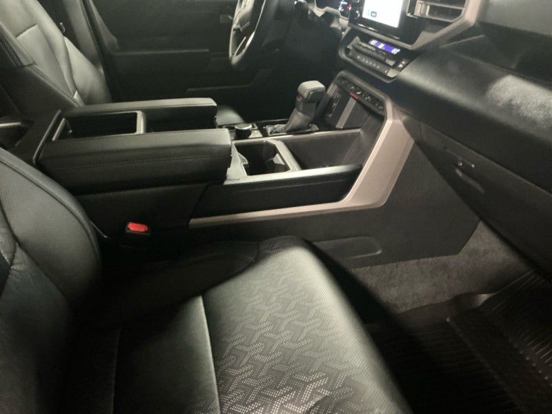 2025 Toyota TUNDRA 4X4 SR5