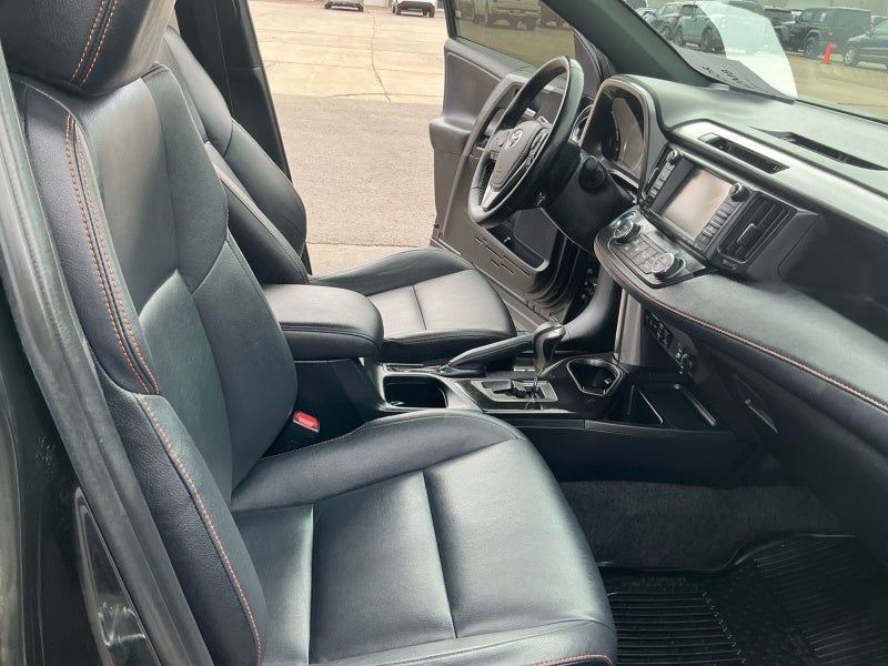 2017 Toyota RAV4 HYBRID SE