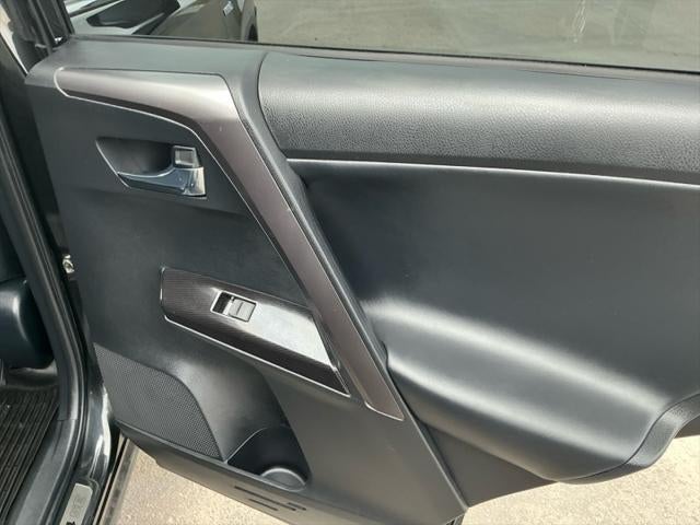 2017 Toyota RAV4 HYBRID SE