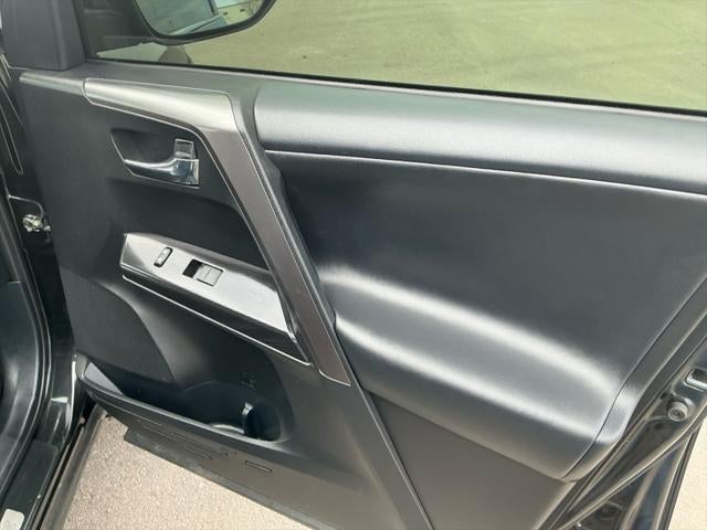 2017 Toyota RAV4 HYBRID SE