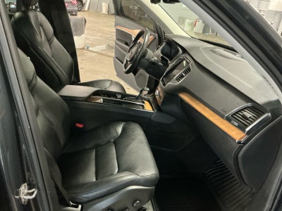 2021 Volvo XC90 Momentum