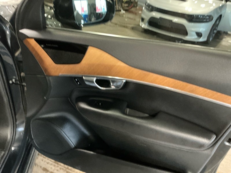 2021 Volvo XC90 Momentum