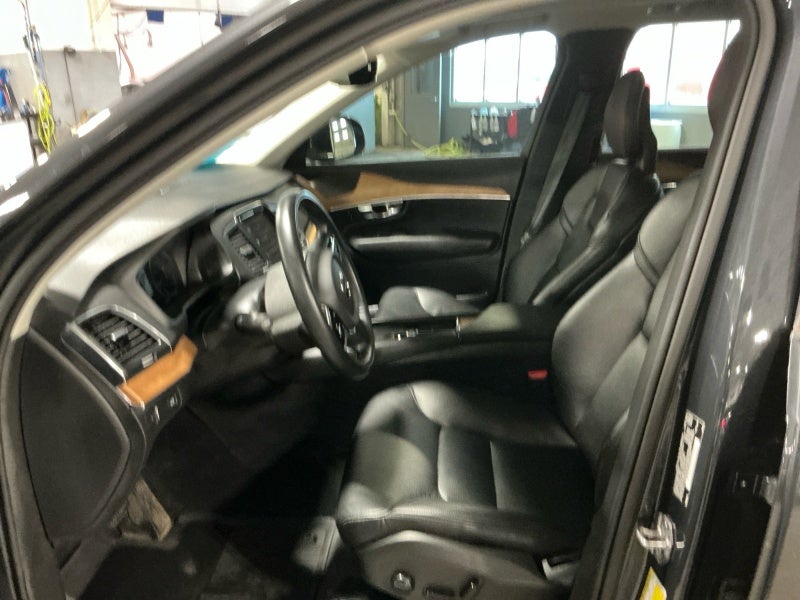 2021 Volvo XC90 Momentum