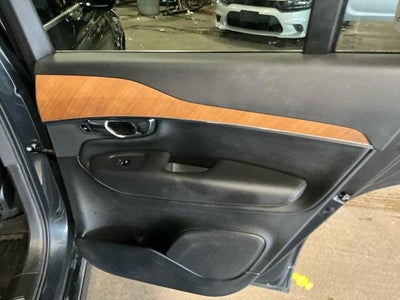 2021 Volvo XC90 Momentum