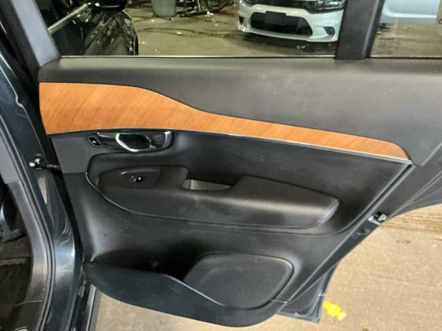 2021 Volvo XC90 Momentum