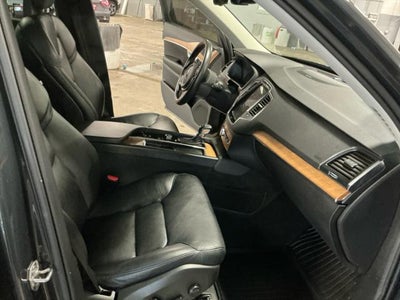 2021 Volvo XC90 Momentum
