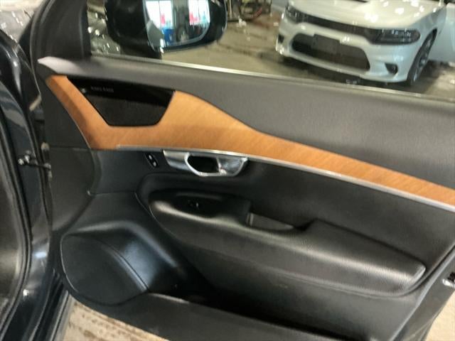 2021 Volvo XC90 Momentum